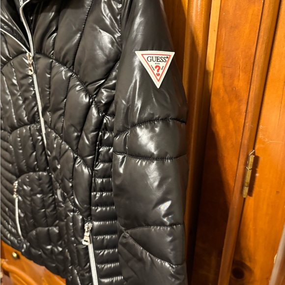 Women’s Guess black puffer jacket new - Picture 4 of 4
